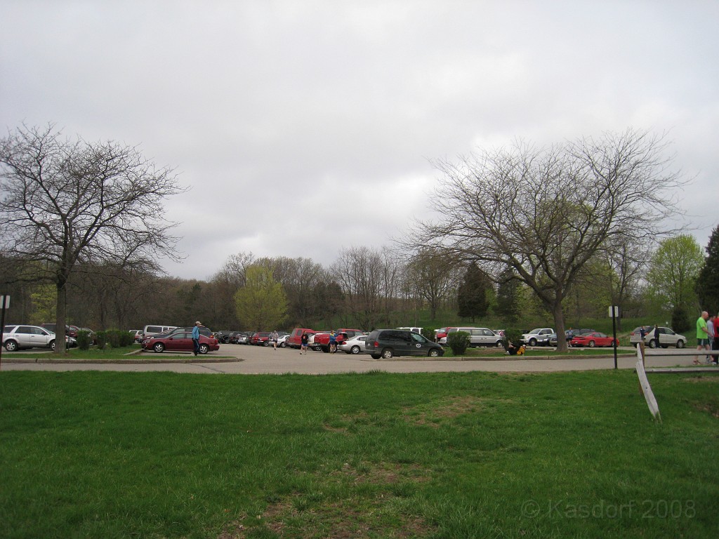 Roads End 5M 2008-04-26 010.jpg - The parking lot is getting filled up, fortunately there is a second one adjacent to this one.